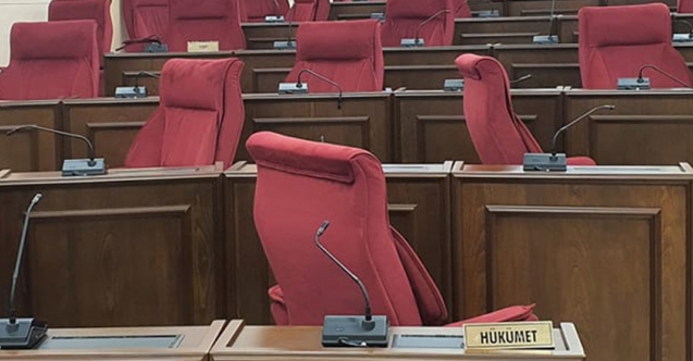 Ortalık Yangın Yeri, Meclis Toplanamıyor