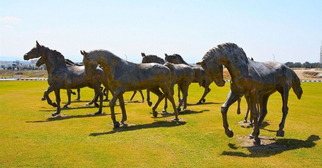 Kıbrıs'ın açık  hava müzesi! Kampüste 100 heykel