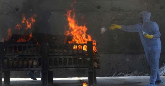 Korona kabusu: 24 saat durmadan insan yakıyorlar