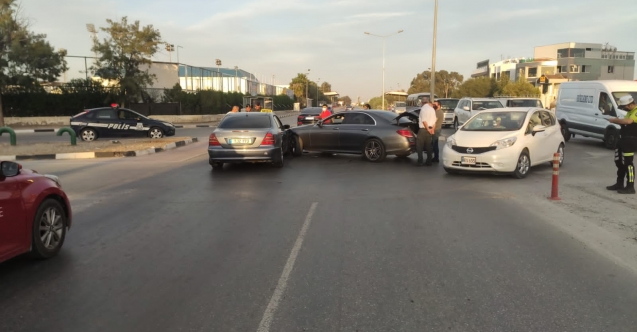 Anayolda birbirlerine çarptılar