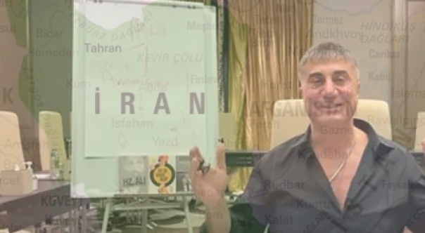 Arkadaki tahtada yazanların sırrı