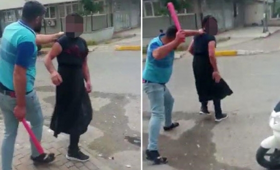 Eşini taciz eden kişiye iç çamaşırı giydirip dövdü