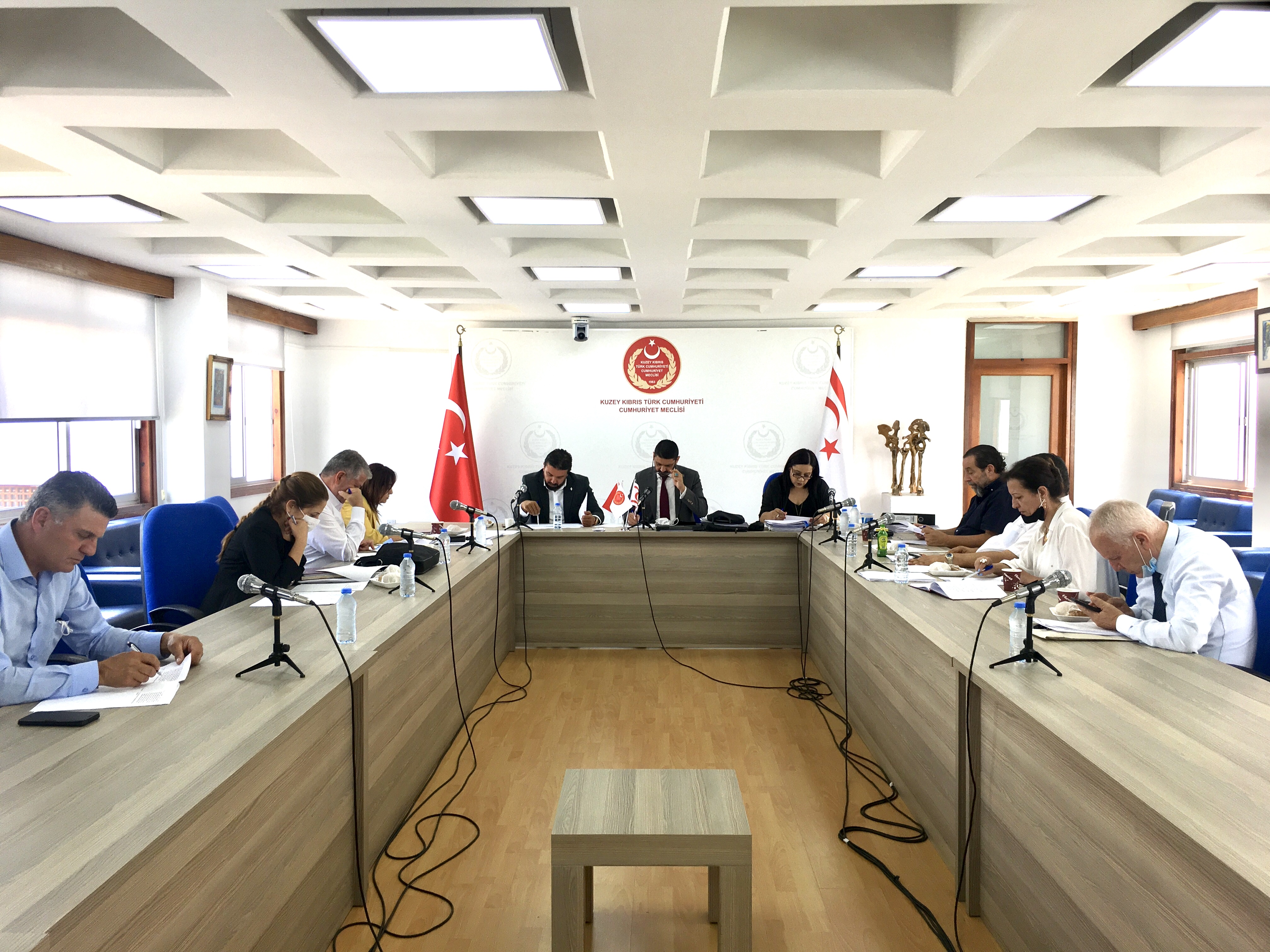 Erken seçim için 3 Nisan 2022'ye onay