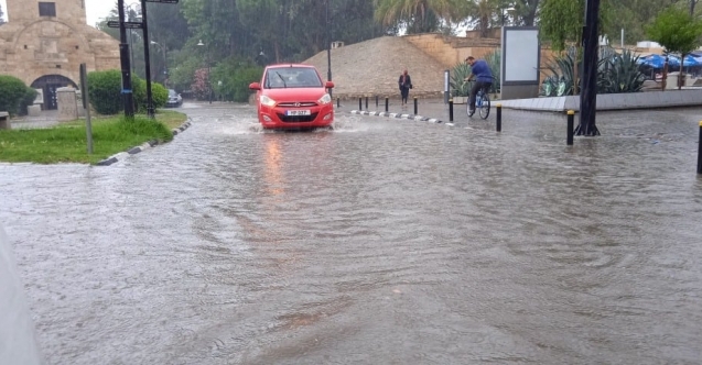 Lefkoşa'da yağmur, batı kesimlere uyarı