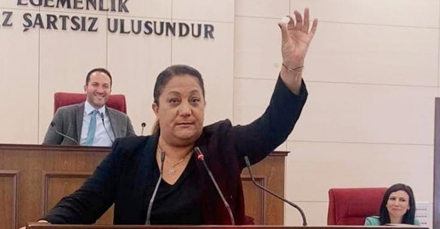 Manavoğlu yine yaptı yapacağını: 'Hükümeti taşladı'