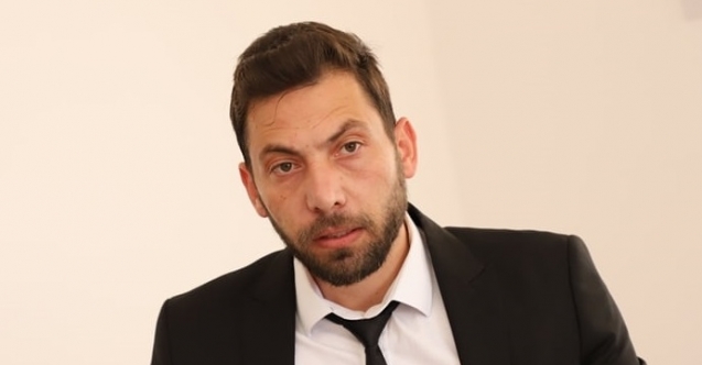 Durmuş bir saat bile günde iki kez doğruyu gösterir. Ya siz?"