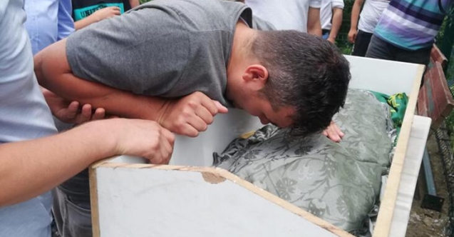 Tarifsiz acı: 3 yaşındaki Zeynep, babasının kullandığı aracın altında kaldı