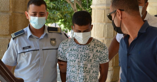 Çaldığı aracı Rum tarafında bırakmış