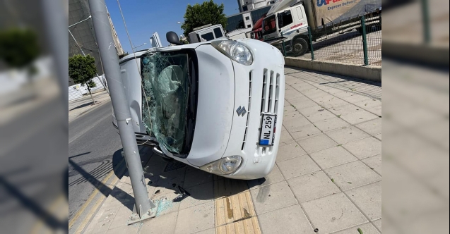 Direğe çarpıp yan yattı