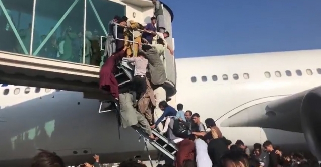 Havalimanı'nda izdiham