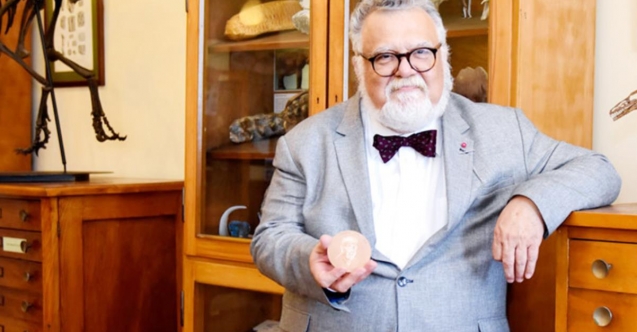 Kız öğrencisinin eteğini kaldıran profesör: Cinsel taciz olduğunu düşünmüyorum