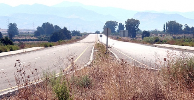 Lefke halkı, aylardır yol bekliyor