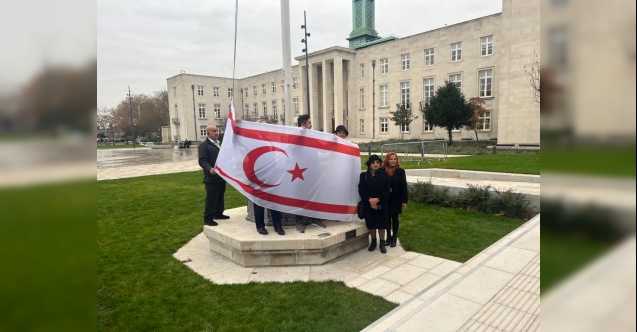 Bayrak tepkisi özür diletti