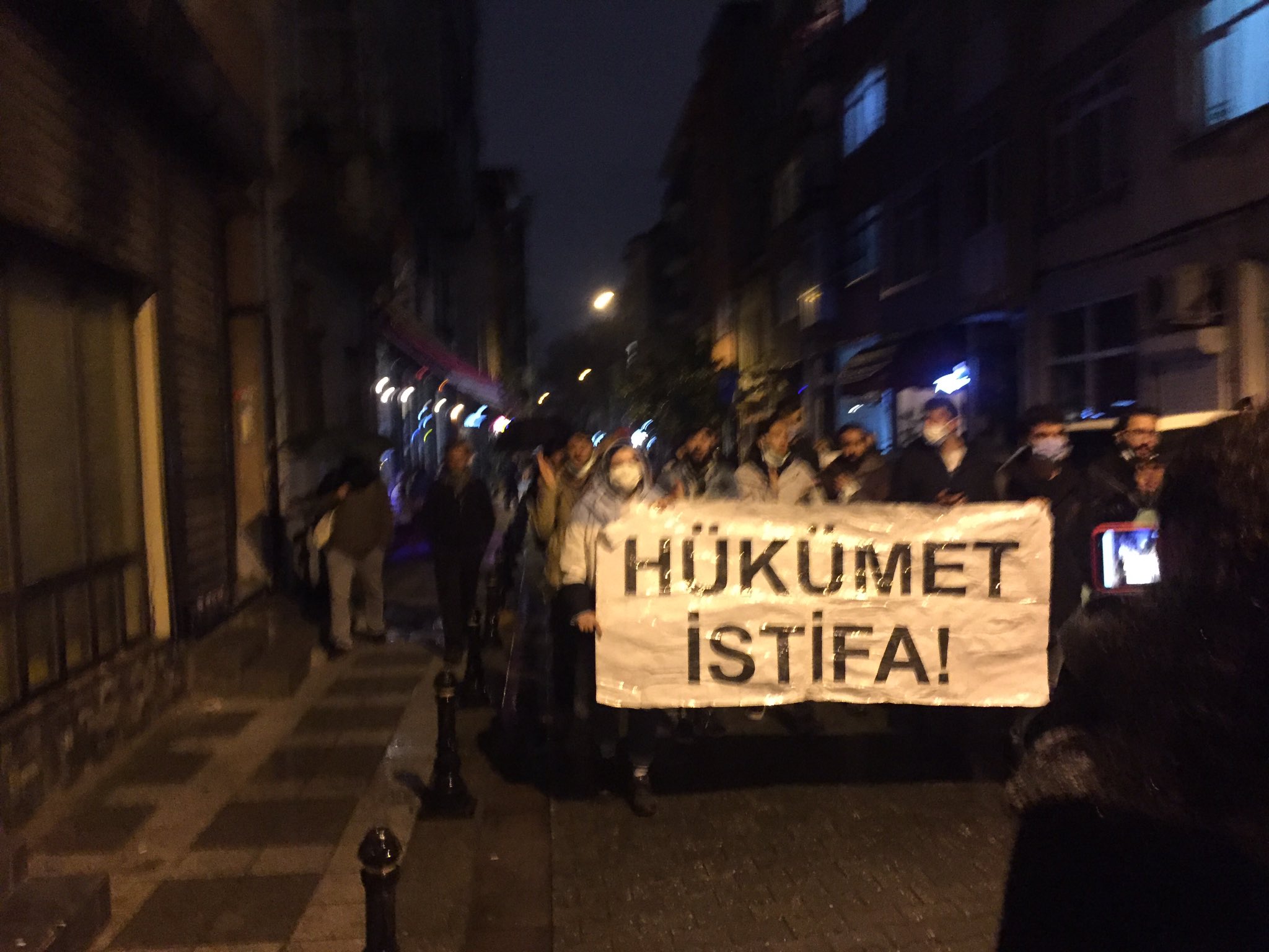 İstanbul ve Ankara’da “AKP istifa” sloganları