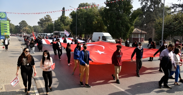 Kırmızı Beyaz Cumhuriyet Korteji