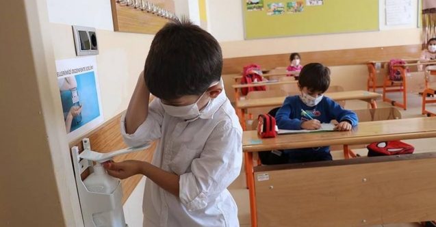Bir haftada 356 öğrenci ve 57 öğretmen pozitif