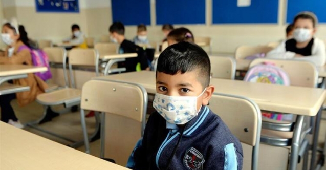 Bir haftada bin 222 öğrenci pozitif