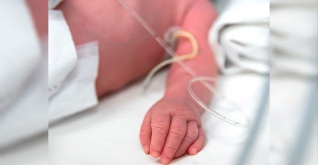 Üç haftalık bebek koronavirüs nedeniyle öldü