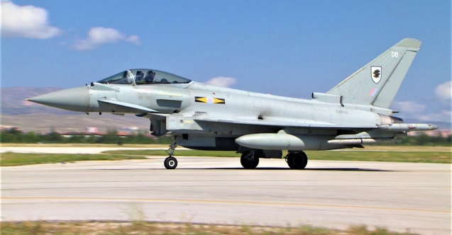 İngiltere savaş uçaklarını Kıbrıs'a gönderdi