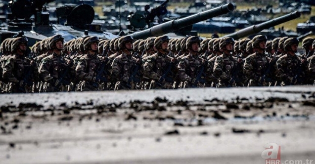 Sınırda çok sayıda saldırı uçağı ve asker var