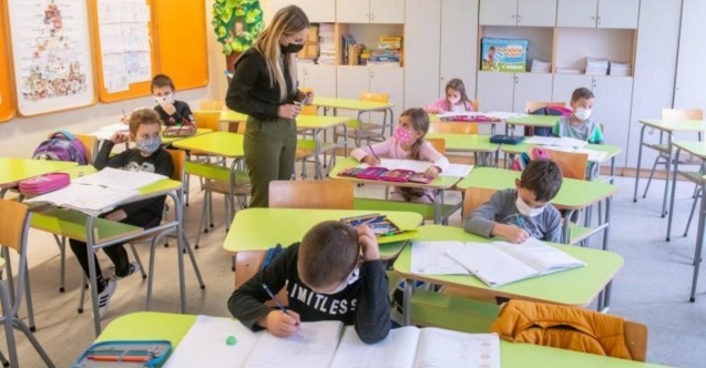 Bir haftada 733 öğrenci pozitif çıktı