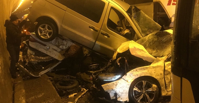 Bolu Dağı Tüneli'nde zincirleme kaza: 18 araç birbirine girdi