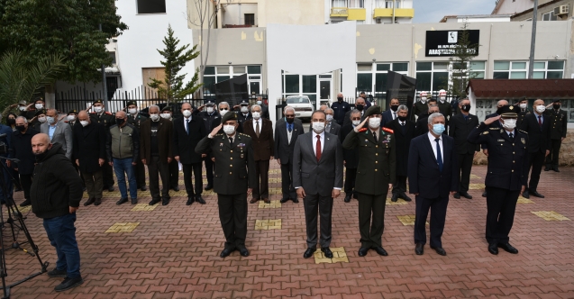 Şehitlikte çiçek tepkisi