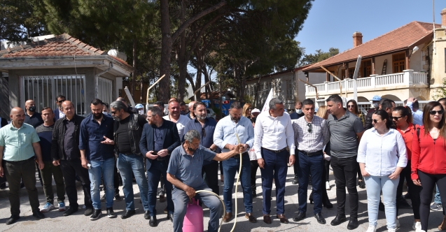 "Bu vatandaşımız bu gazı nasıl dolduracak? Üfleyerek.."