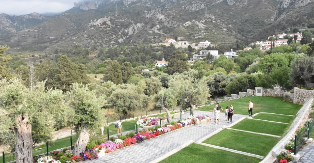 Bellapais'e Kabristan Parkı