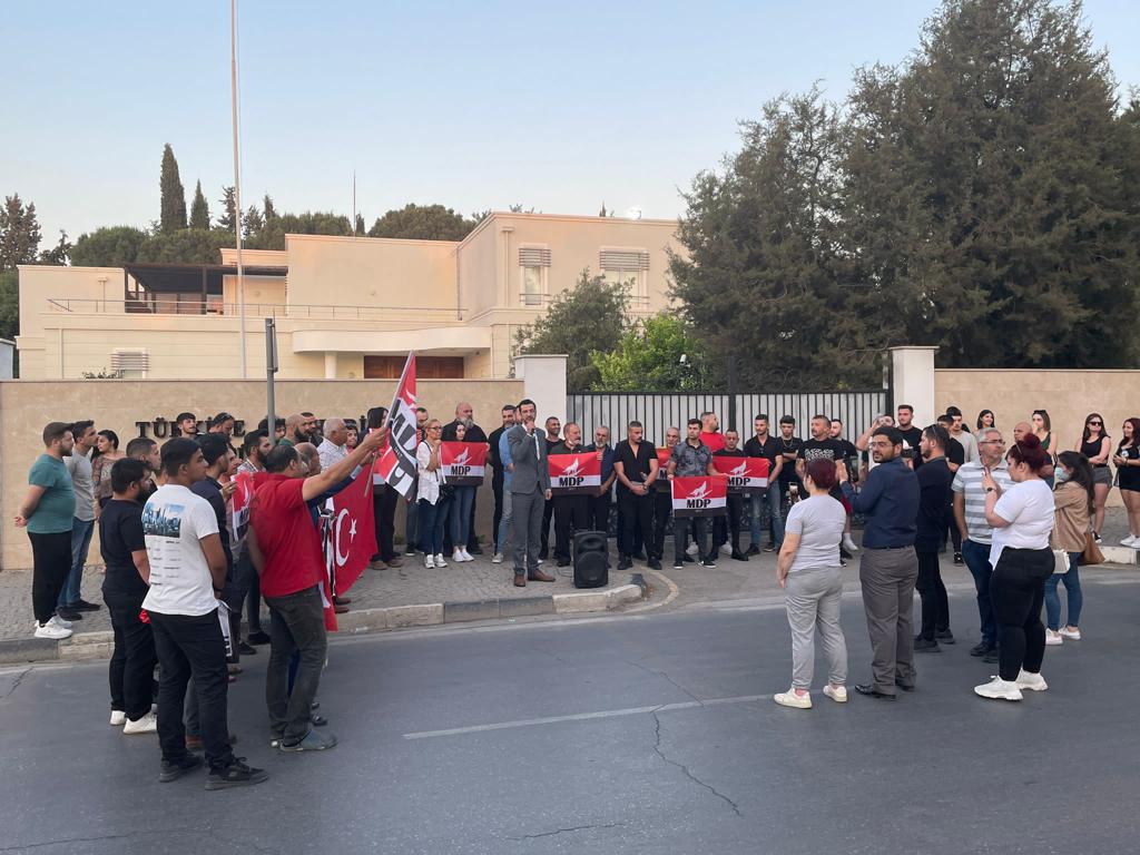 “İşgalci görmek isteyenler İngilizlere ve Yunanistan’a baksın”