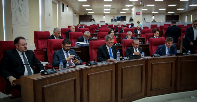 Muhalefetin tepkisi sonuç verdi, üç yasanın ivediliği çekildi