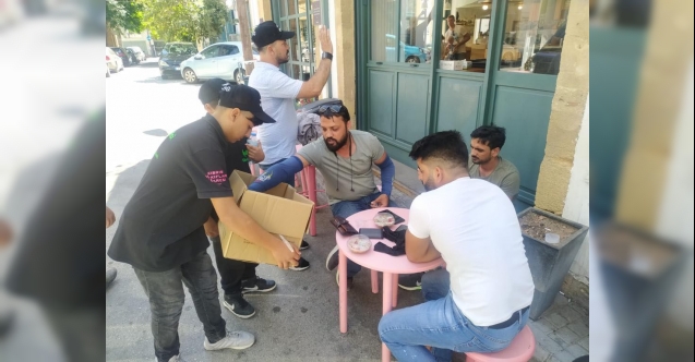 Evkaf İyilik Gönüllüleri aşure dağıttı