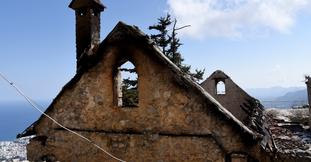 St. Hilarion Kalesi’nde yanan bölümlerin restorasyonu için ihaleye çıkıldı