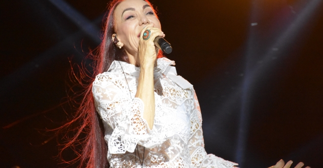 Girne'de Leman Sam ile muhteşem gece