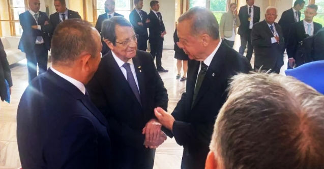 Erdoğan ve Anastasiadis'ten Prag'da samimi pozlar