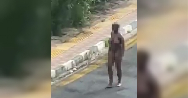 Sokakta çırılçıplak dolaşan Afrika uyruklu kadın tutuklandı
