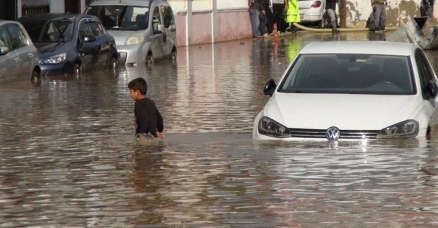 Mersin'de sel can aldı