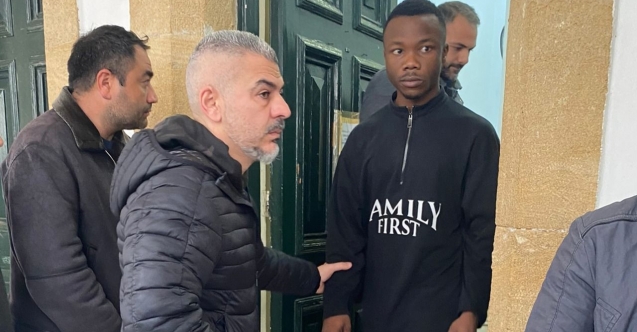 Polisi görünce uyuşturucuyu tuvalete attı