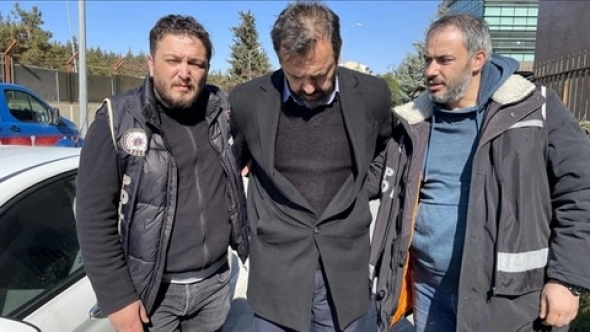 Gaziantep'te yıkılan sitenin müteahhidi, site sakinlerini suçladı