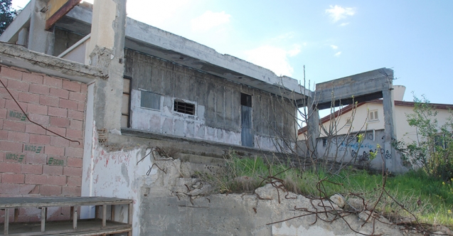 " 24 senedir sahnemiz yok"