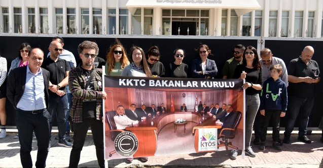 “Çocuklarımız çadırda, derdiniz hâlâ ilahiyat”