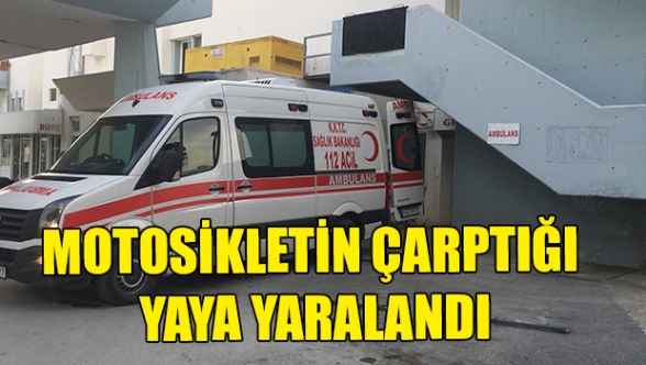 Motosikletin çarptığı yaya yaralandı