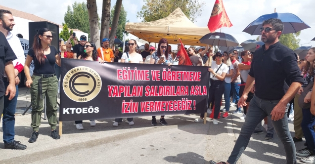 Öğretmenler Meclis önünde