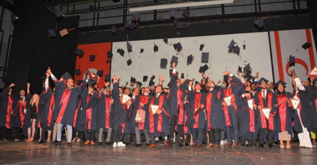 YDÜ'de diploma sevinci