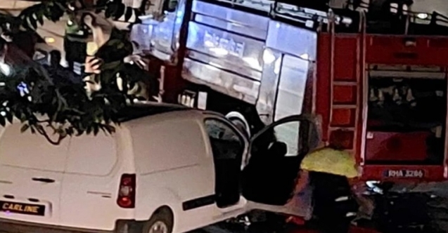 Alkollü sürücü, itfaiye aracına çarptı