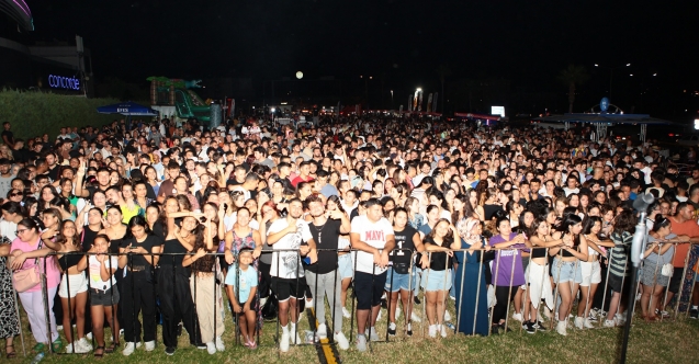 Gençler adanın kalbinde coştu