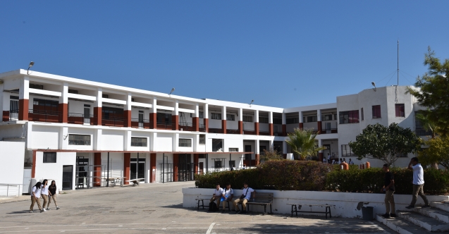 “Öğretmen ve öğrenciler hayati risk altında”