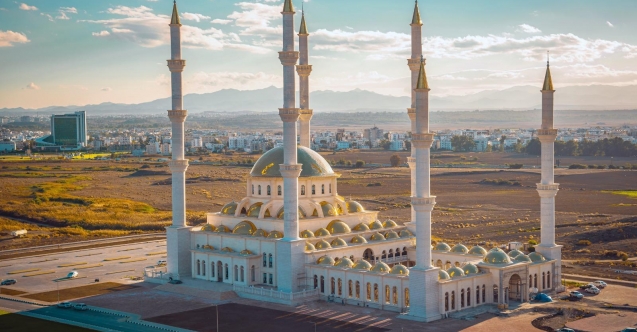 Dr. Suat Günsel Camii, ihtişamıyla göz kamaştırıyor
