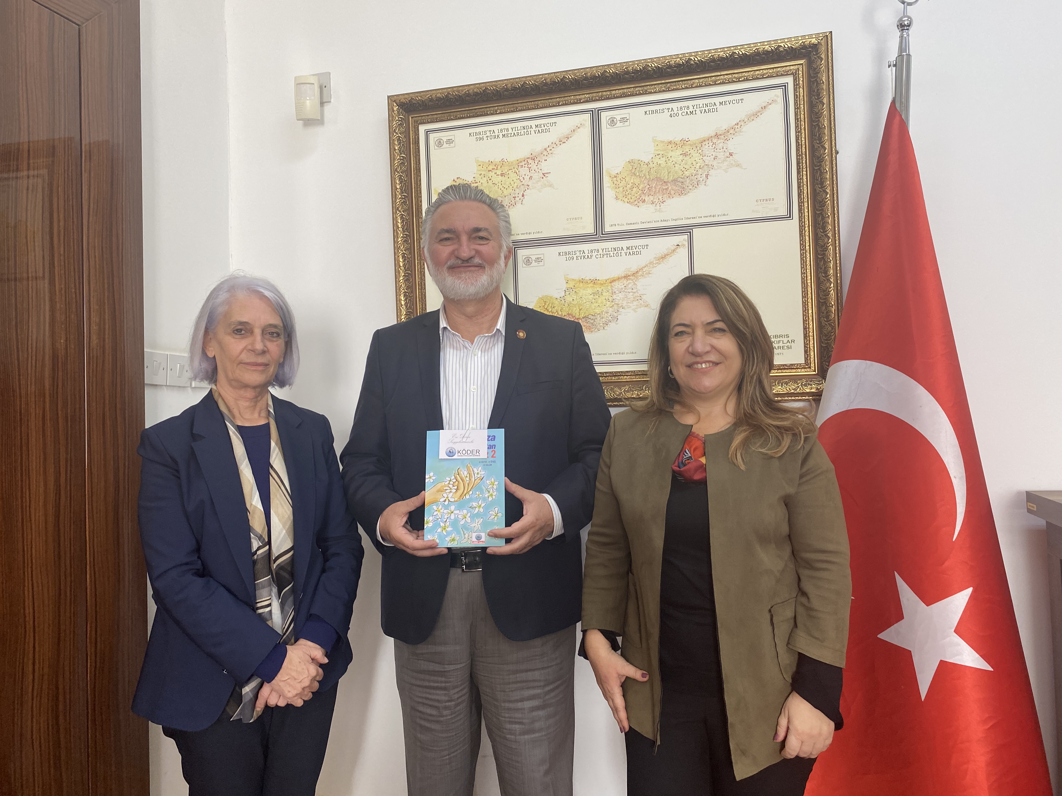 Evkaf, “Hayatımıza Değer Katan Kadınlarımız” kitabına destek oluyor