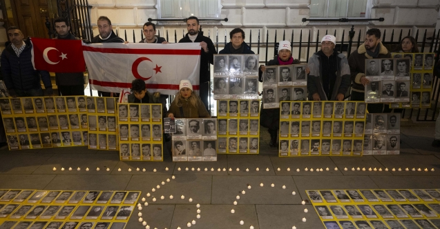 "Kanlı Noel" kurbanları mumlarla anıldı